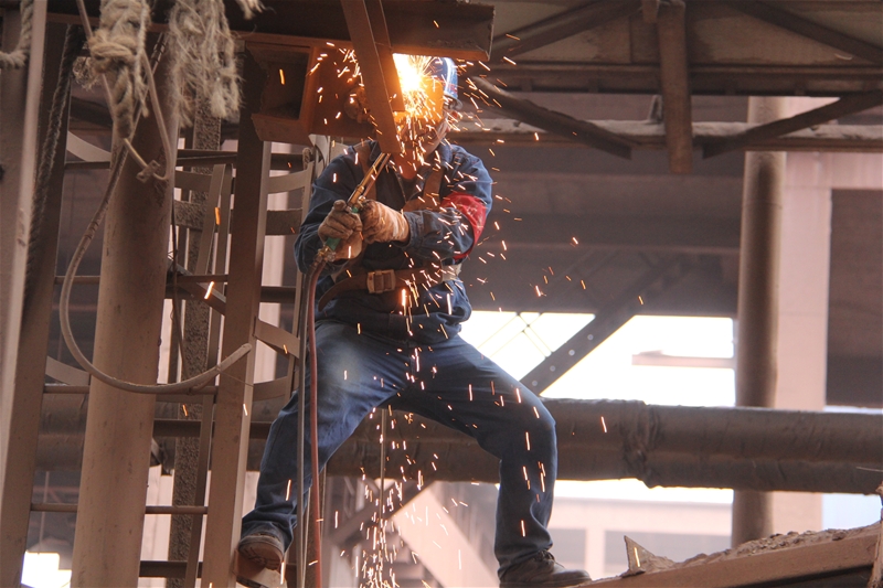 焊花闪灼-卜鹏辉