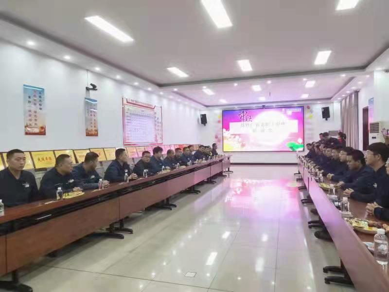 9月21日，炼铁厂党委进行“缘聚炼铁 情满中秋 ”新老职工联欢会2